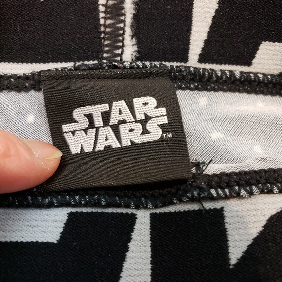 2/$20 Star Wars Capri Leggings - Picture 6 of 8